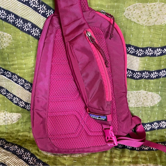 NWOT Patagonia Mulberry Atom Sling 8L Bag - Picture 8 of 16